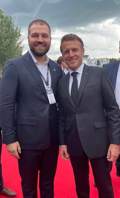 Dino Hasanic with Emmanuel Macron
